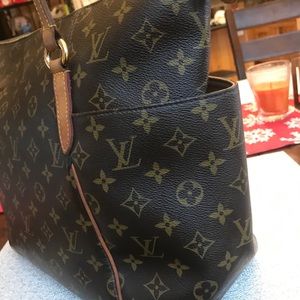 Authentic Louis Vuitton totally mm